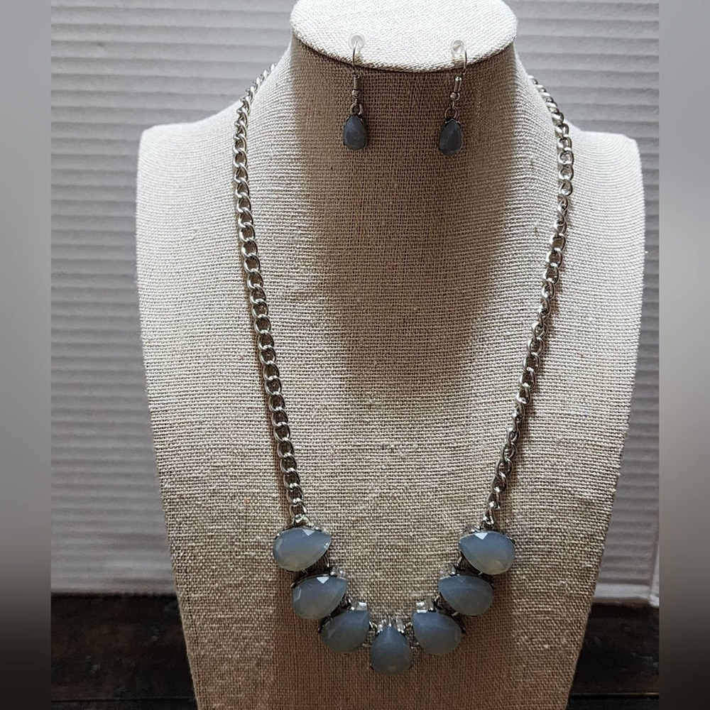 Premier Designs 2pc earrings and jeweled silver tone‎ and blue necklace - Picture 5 of 8
